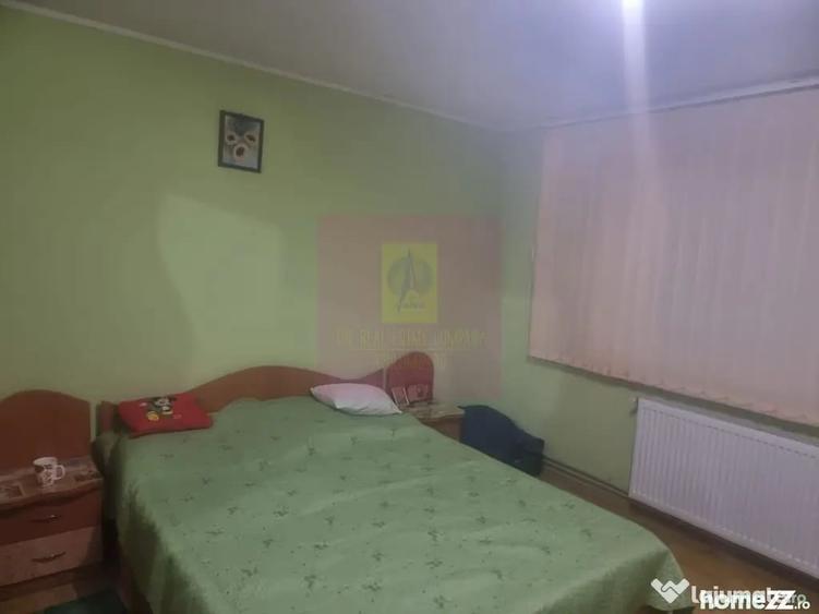 Casă cu 7 camere cu Teren 1500 Mp în Islaz