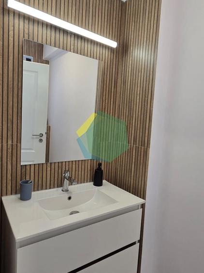 Casă individuală cu 5 camere cu Canalizare în Central