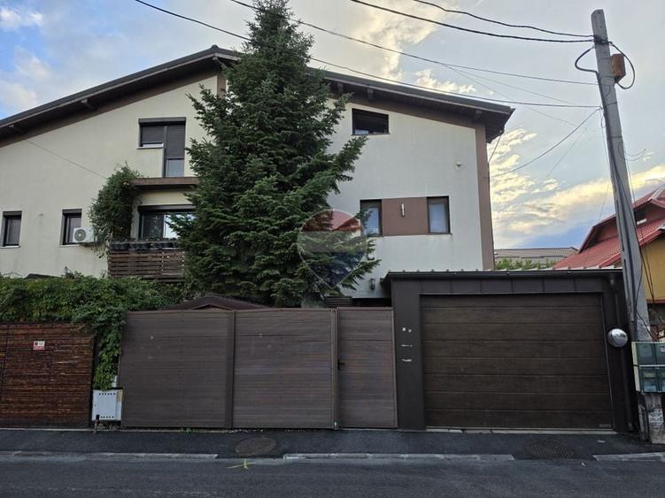 Duplex cu 5 camere cu Teren 233 Mp în Sud