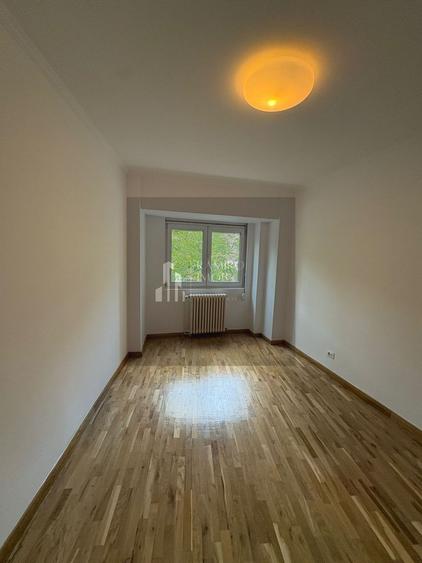Apartament cu 4 camere semidecomandat în Unirii