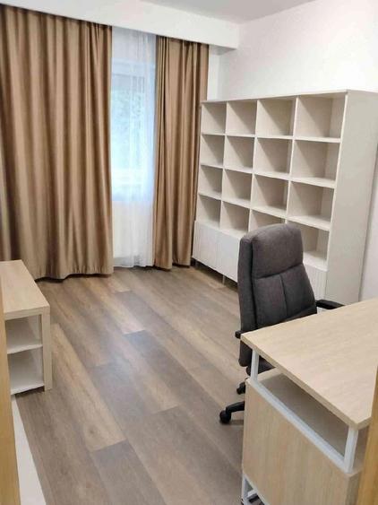 Apartament cu 3 camere decomandat în Soarelui