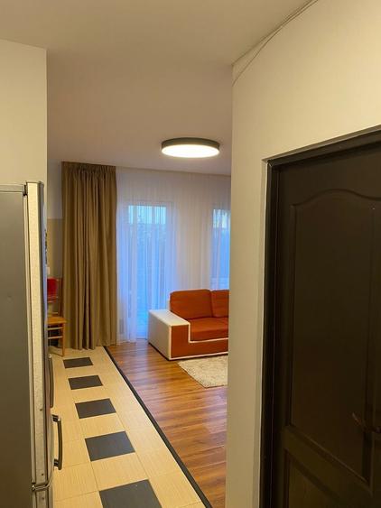 Apartament cu 3 camere decomandat, mobilat în Florești