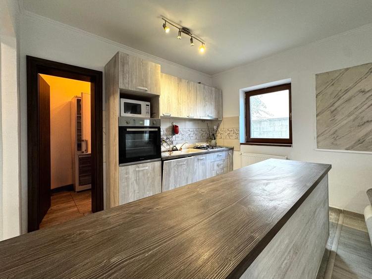 Duplex cu 5 camere cu Canalizare în Dumbrăvița