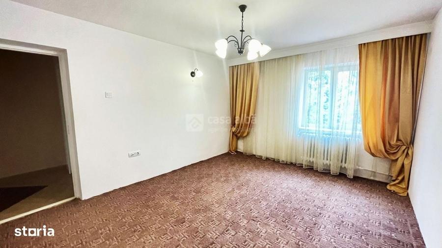 Casă cu 4 camere în Sărărie