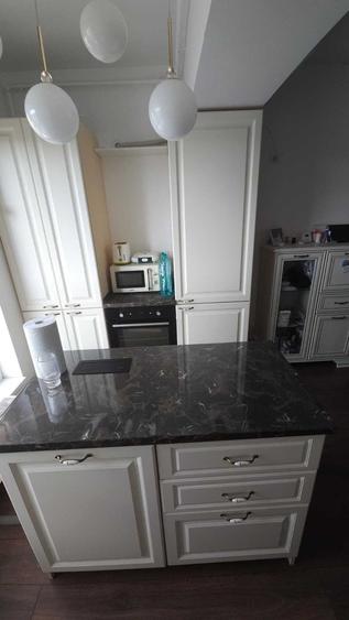 Apartament cu 3 camere semidecomandat în Apărătorii Patriei