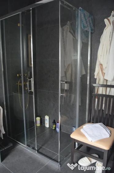 Casă cu 8 camere cu Teren 500 Mp în Central