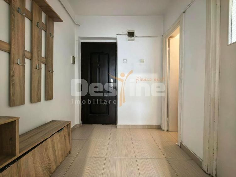 Apartament cu 3 camere semidecomandat, mobilat în Palat