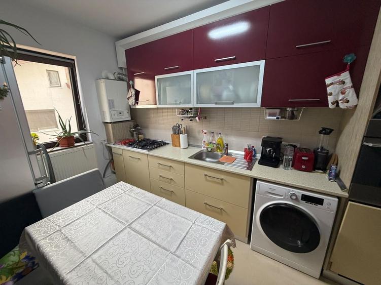 Apartament cu 3 camere decomandat, mobilat în Dobroești