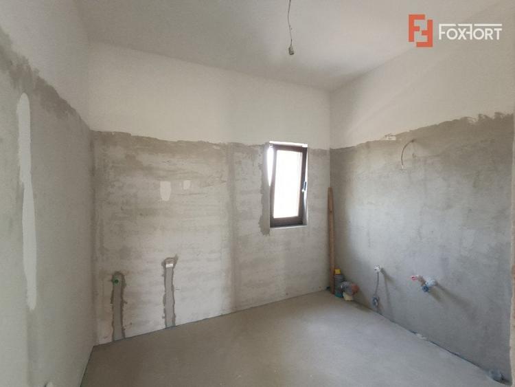 Casă cu 5 camere cu Canalizare în Plopi