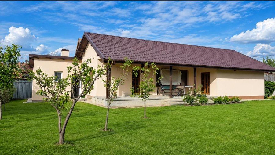 Casă individuală cu 3 camere cu Canalizare în Gepiu
