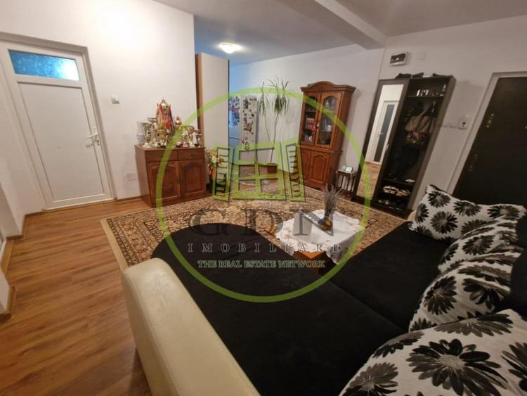 Apartament cu 3 camere decomandat, mobilat în Lascăr Catargiu