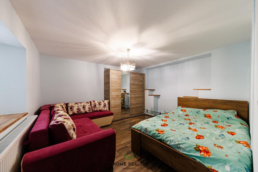 Casă individuală cu 9 camere cu Canalizare în Peciu Nou