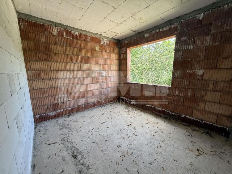 Duplex cu 4 camere cu Canalizare în Central