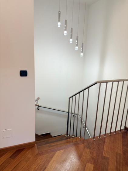 Apartament cu 5 camere decomandat, mobilat în Primăverii