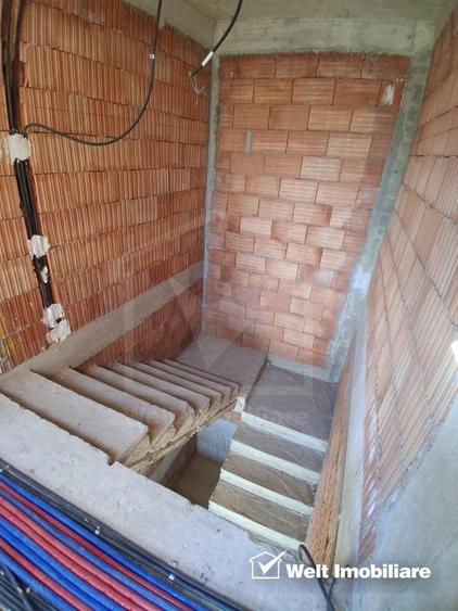 Casă individuală cu 7 camere cu Canalizare în Dâmbul Rotund