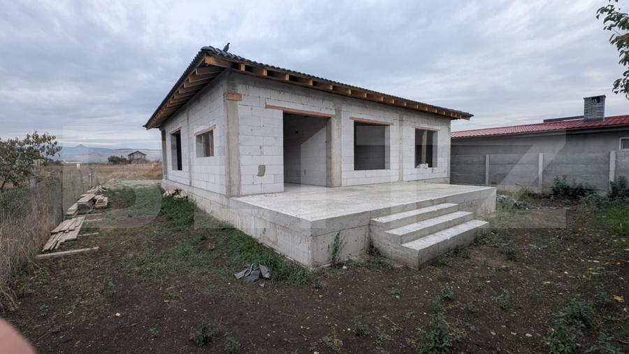 Casă individuală cu 4 camere cu Canalizare în Micești