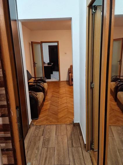 inchiriez apartament zona malu rosu direct proprietar - 1