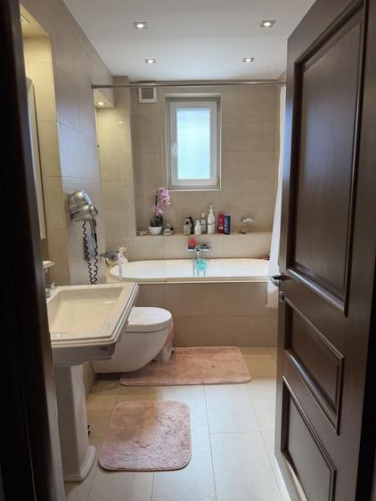 Apartament cu 3 camere în Andrei Mureșanu