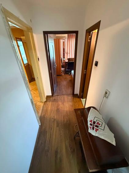 Apartament cu 3 camere semidecomandat în Gării