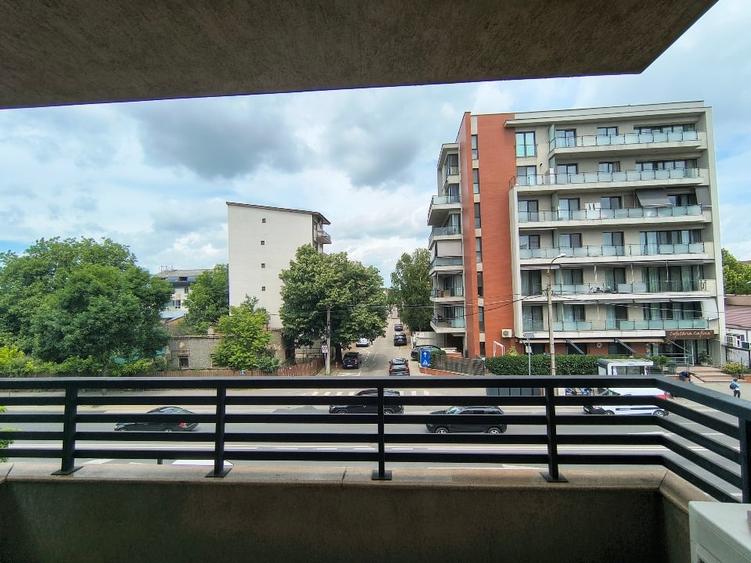 Apartament cu 3 camere decomandat, mobilat în Pajura
