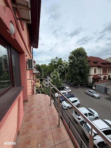 Apartament cu 3 camere semidecomandat în Obor