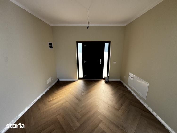 Casă cu 4 camere cu Teren 500 Mp în Tomești