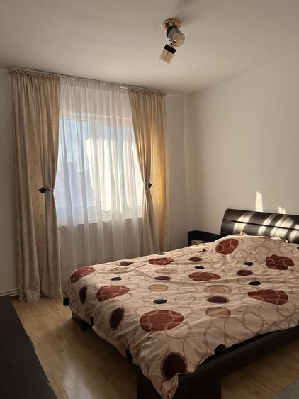 Apartament cu 3 camere decomandat în Nicolina