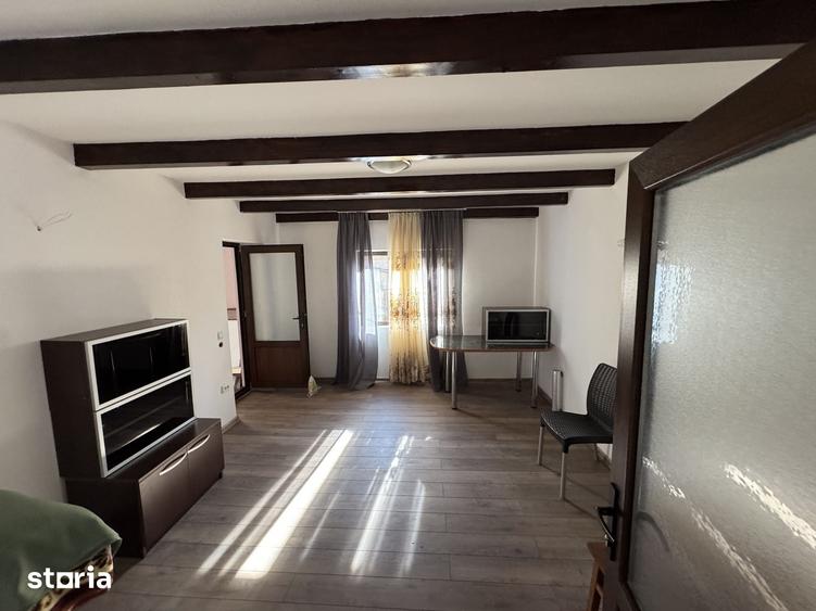 Casă cu 4 camere cu Teren 1600 Mp în Ulmeni