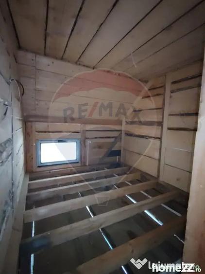 Casă cu 8 camere cu Teren 1000 Mp în Poiana Stampei