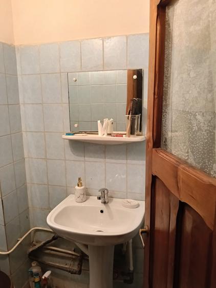 Apartament cu 3 camere decomandat în Craiovița Nouă