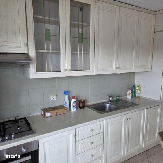 Apartament cu 3 camere, mobilat în Primăverii