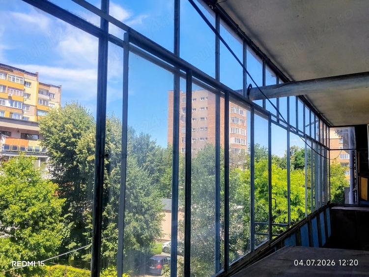 Apartament cu 3 camere semidecomandat în Micro 4