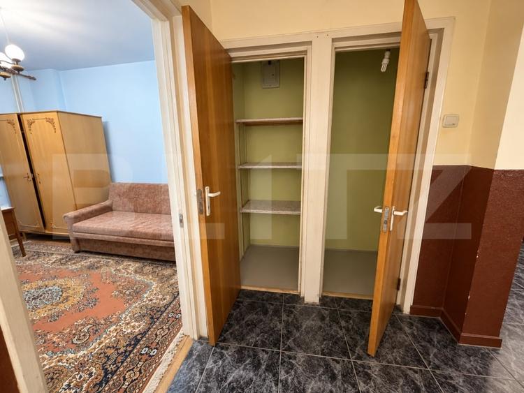 Apartament cu 4 camere decomandat în Cetate