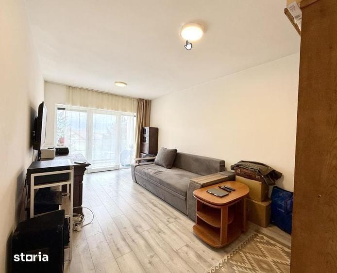 Garsonieră decomandată în Vest