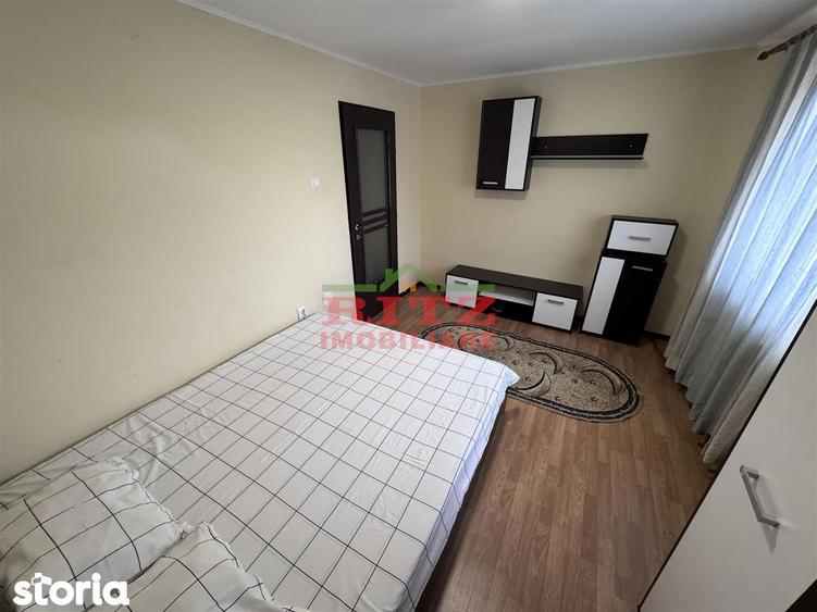 Apartament cu 3 camere semidecomandat în Ultracentral