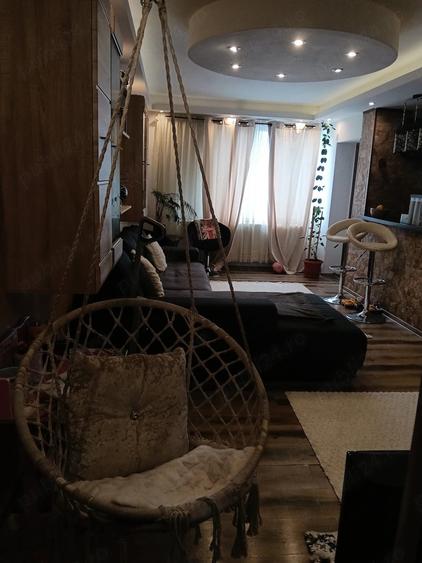 Apartament cu 4 camere decomandat în Central