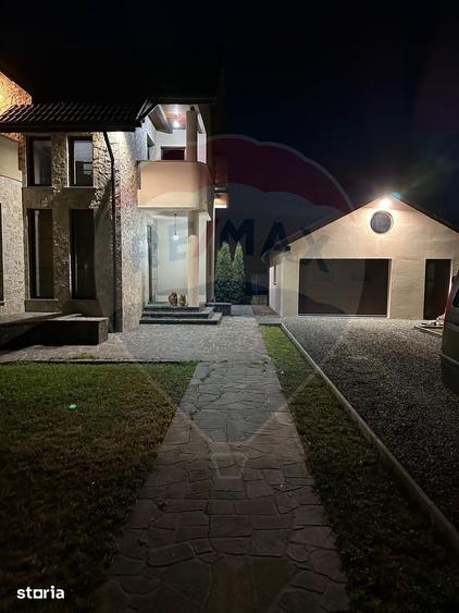 Casă cu 5 camere cu Teren 700 Mp în Central