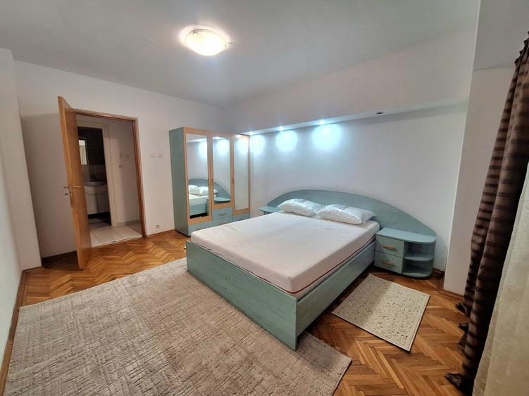 Apartament cu 2 camere decomandat în P-ța Unirii
