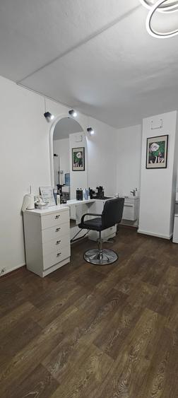 Inchiriere post hairstylist - 2