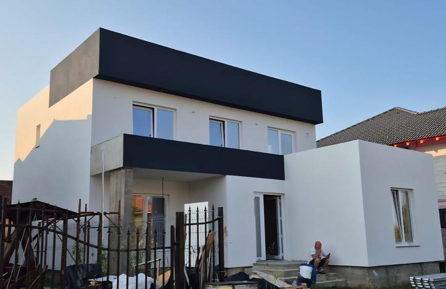 Casă cu 4 camere în Cetate