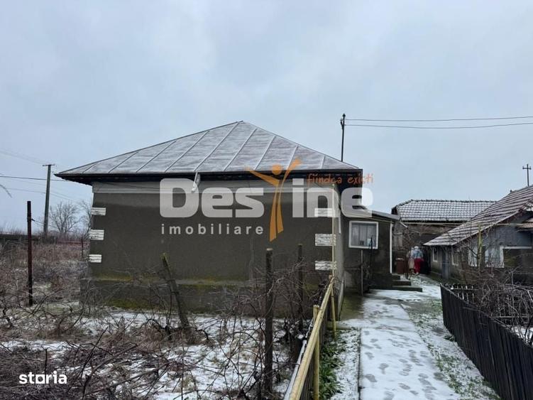 Casă cu 4 camere decomandat cu Teren 1438 Mp în Drăgănești
