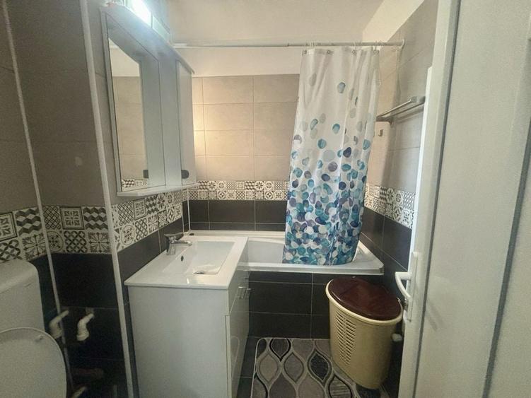 Apartament cu 2 camere semidecomandat în Craiovița Nouă