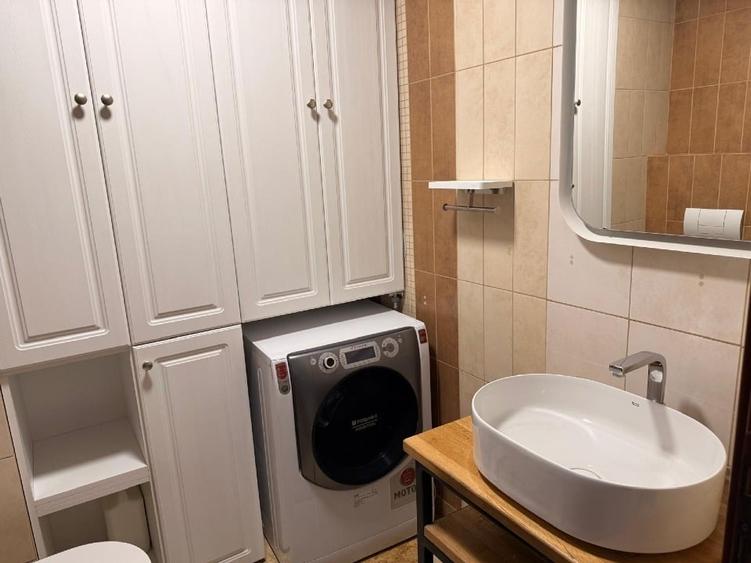 Apartament cu 3 camere decomandat, mobilat în Sisești