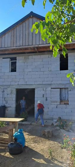 Casă cu 3 camere în Costești