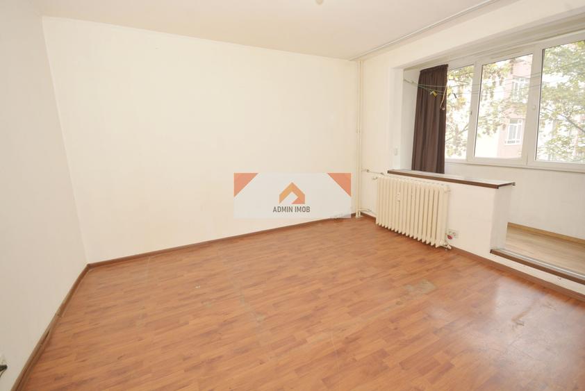 Apartament cu 3 camere decomandat în Giurgiului