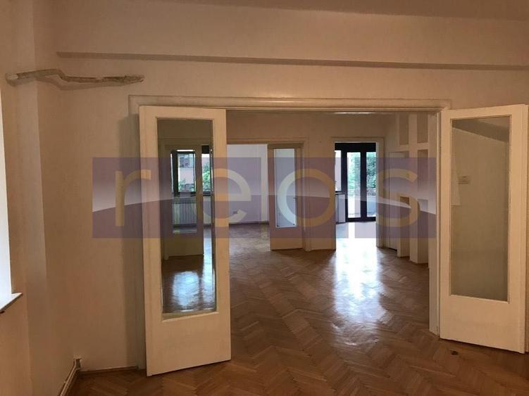 Apartament cu 5 camere semidecomandat, mobilat în Amzei