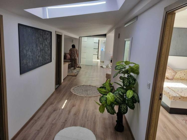 Apartament cu 4 camere decomandat în Deta