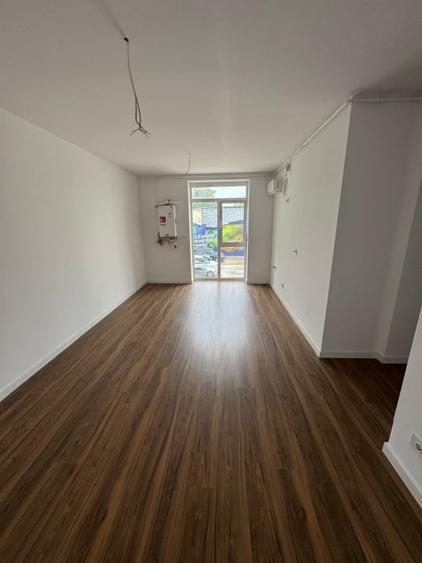 Apartament cu 3 camere semidecomandat în Viilor