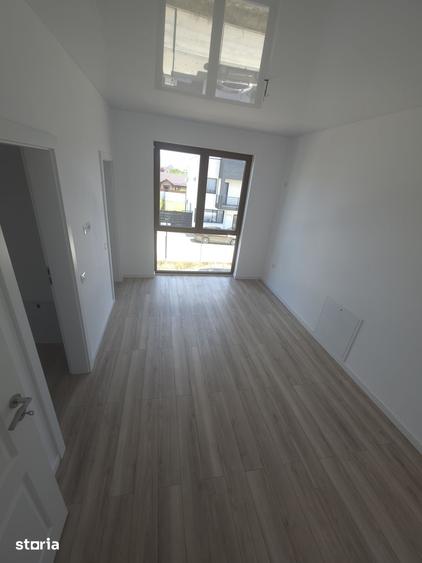 Casă cu 4 camere cu Teren 300 Mp în Domnești