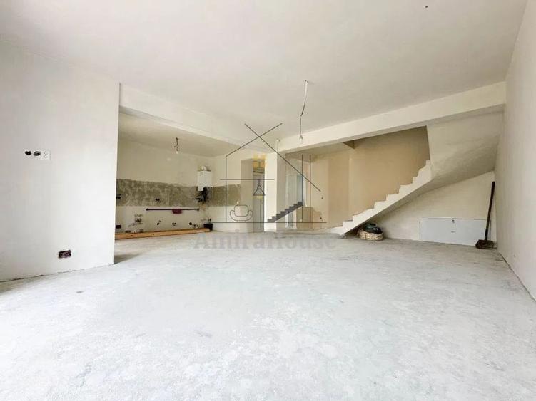 Duplex cu 5 camere cu Canalizare în Feleacu